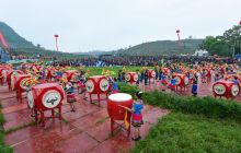 节日苗乡歌盛世 苗乡迎客八方来