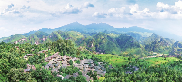 楼上古寨的现代回音