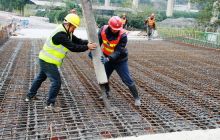 S305龙塘至灯塔公路大湾龙桥顺利浇梁