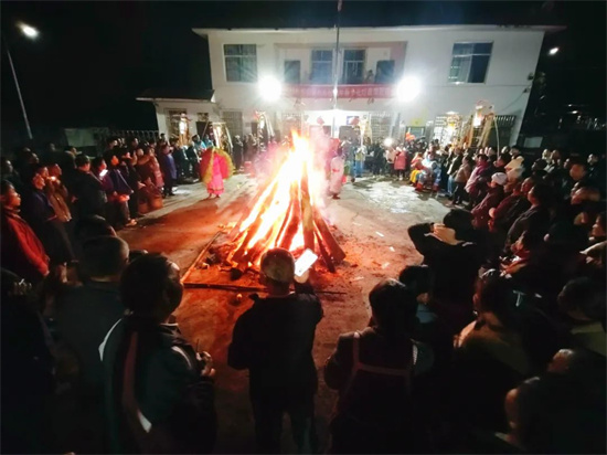 锣鼓喧天！印江土家花灯闹元宵