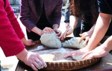 【舌尖上的bat365官网登录下载_365彩票官方下载手机_365bet大陆华人的网站】清明粑制作全过程